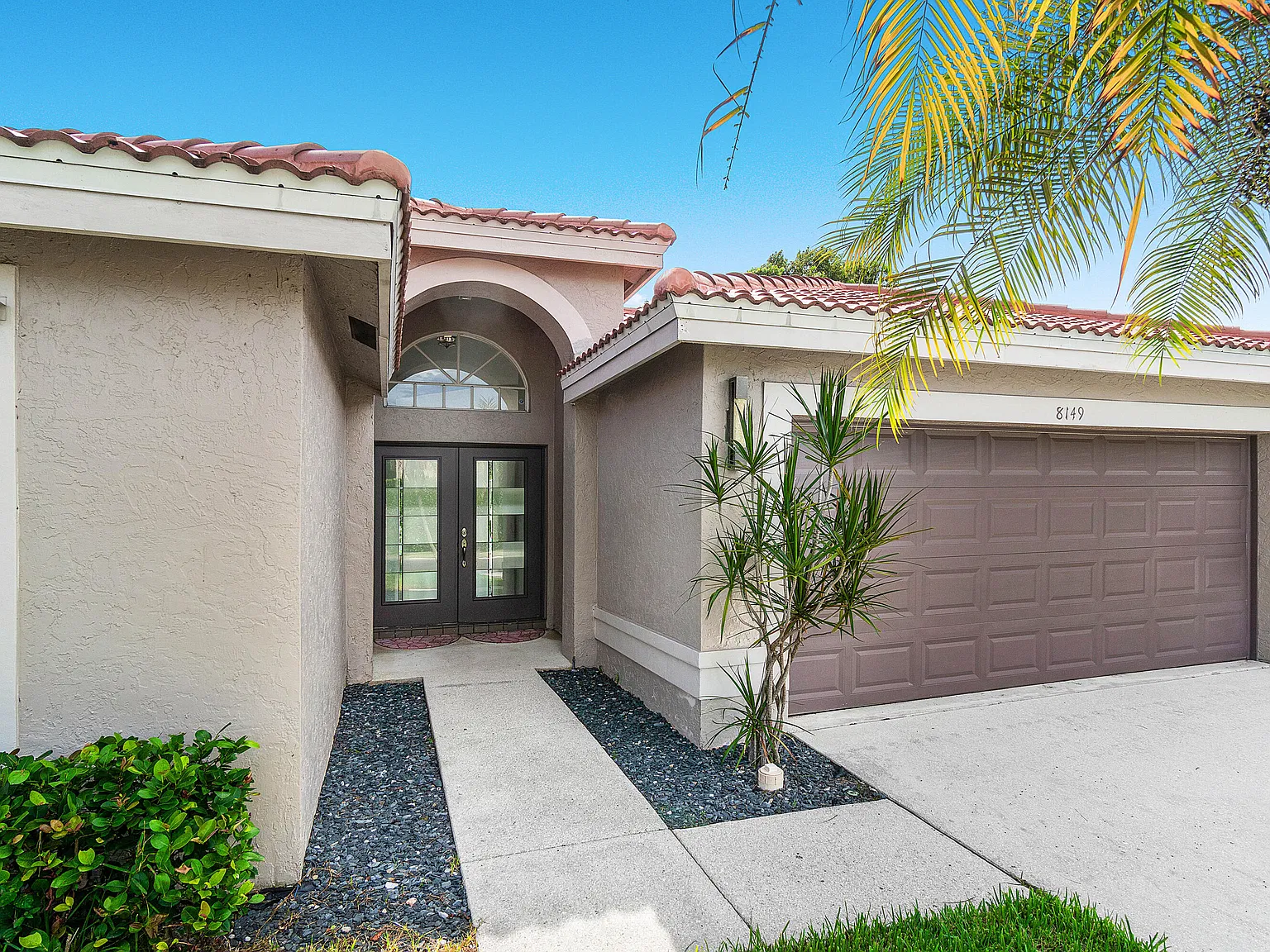 3 bed, 2.0 bath, 1802 sqft, $3,400 — Photo 2