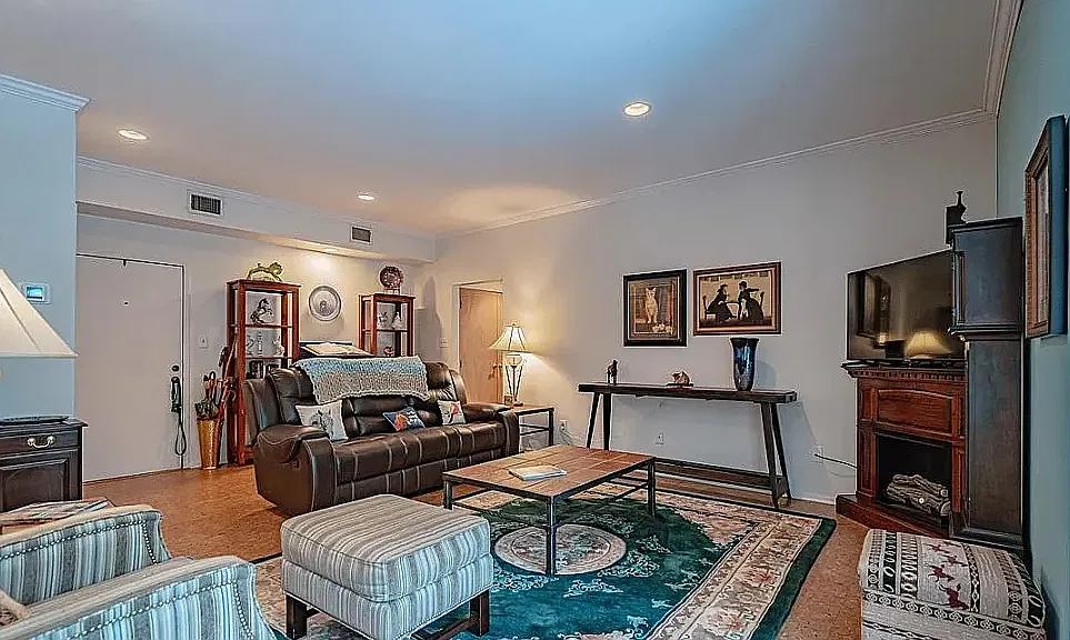3 bed, 1000 sqft, $1,006 — Photo 2