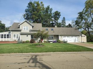 4622 Skyline Dr, Rockford, IL 61107