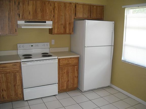 5th image of 1221 SE 24th Ave APT A