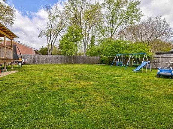 5th image of 24 Astor Dr