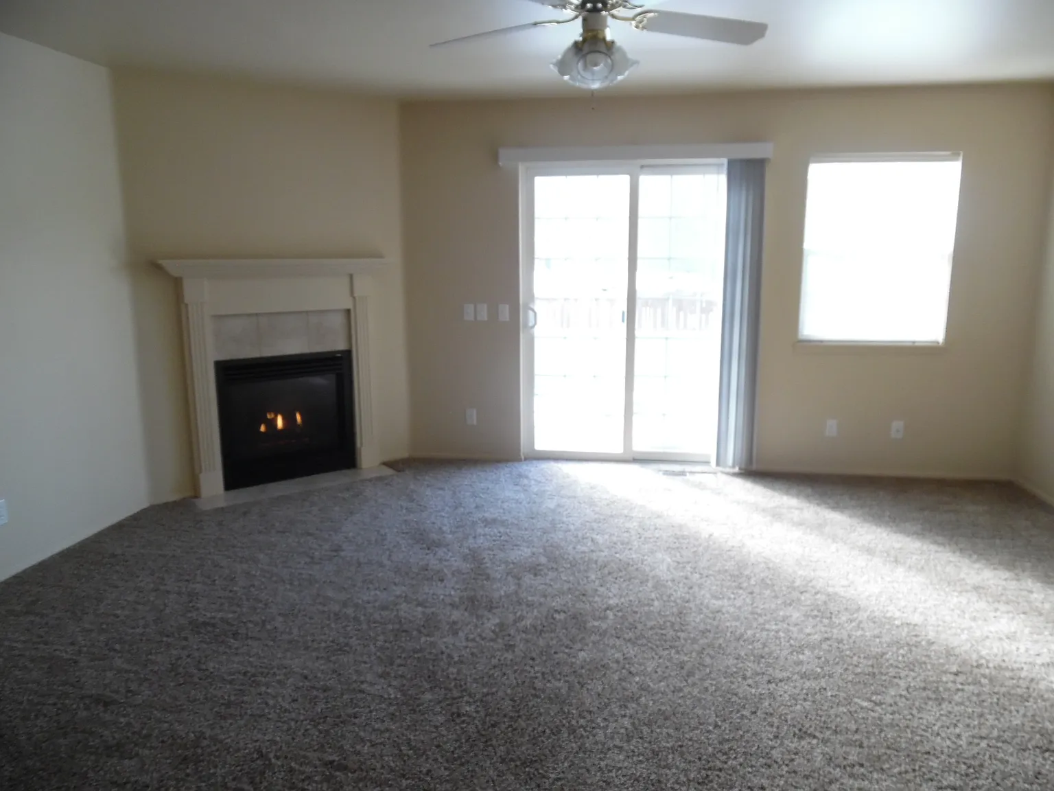 2 bed, 2.5 bath, 1144 sqft, $1,795 — Photo 3