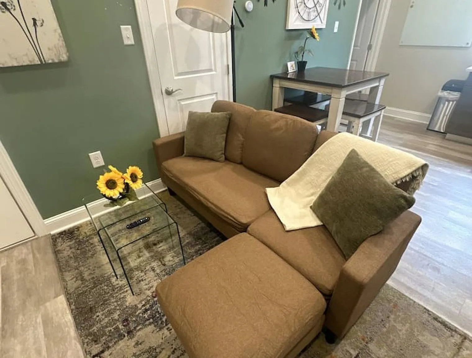 1 bed, 1.0 bath, 5651 sqft, $5,731 — Photo 3