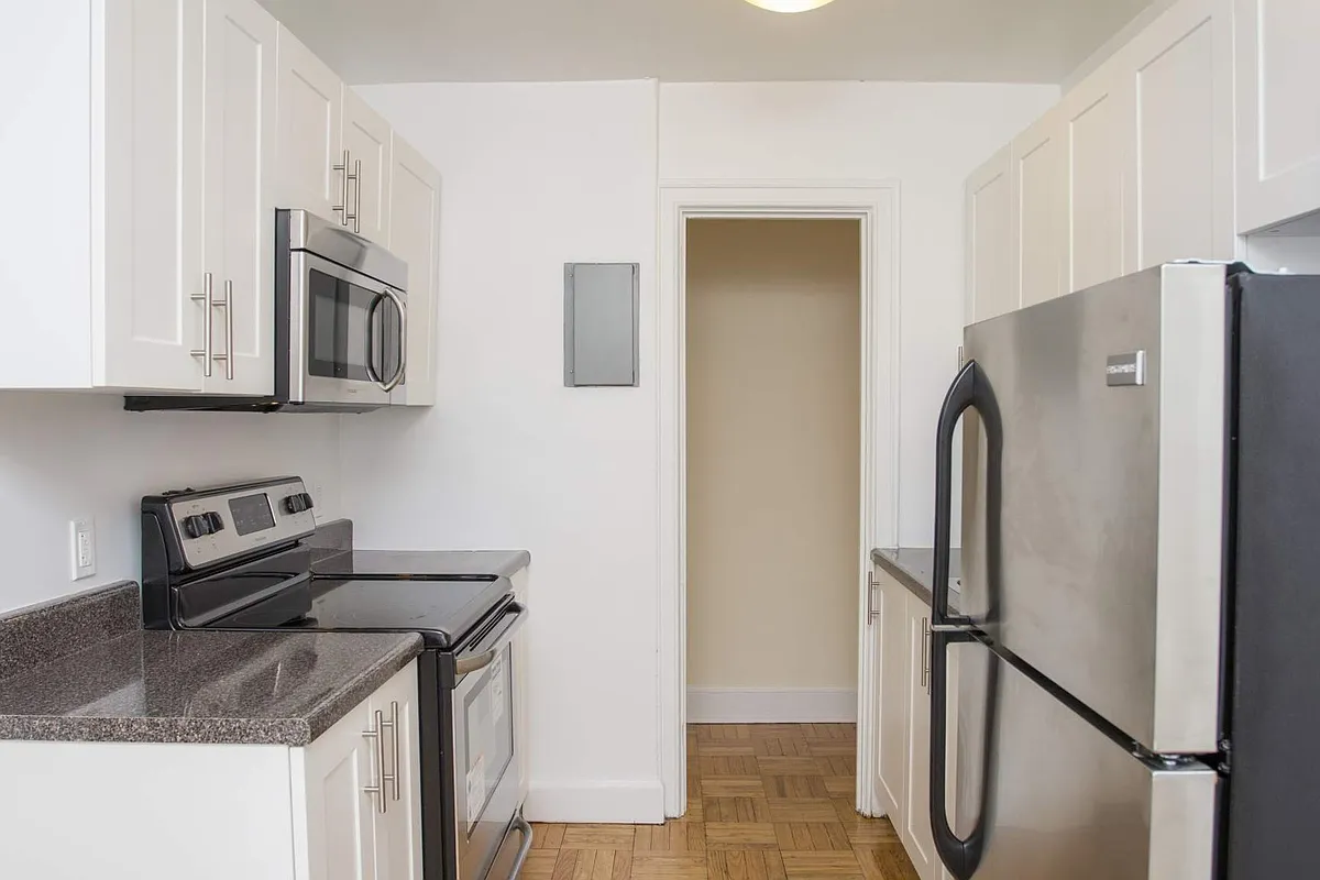 1 bed, 694 sqft, $2,100 — Photo 3