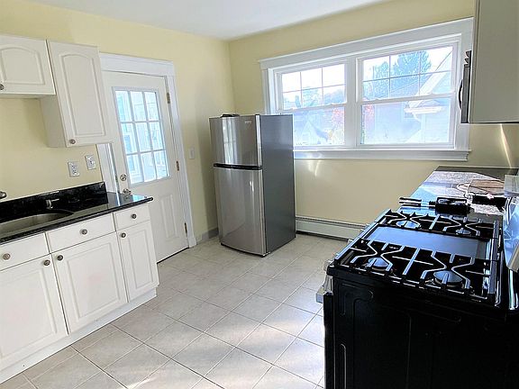2nd image of 21 Thornton St #2