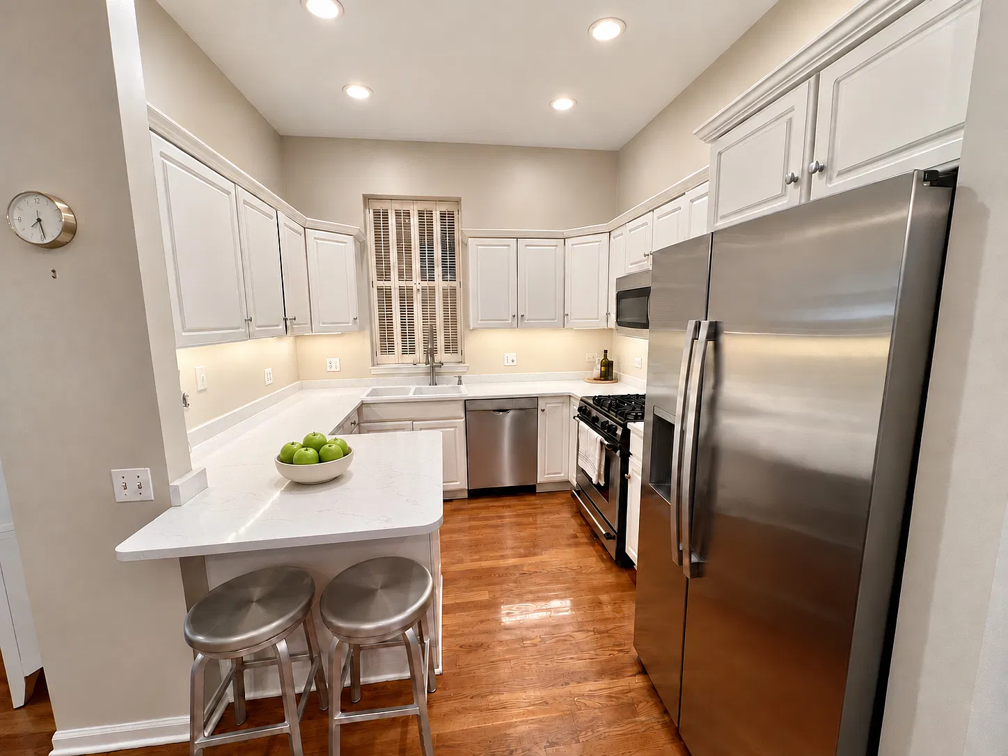 3 bed, 3.5 bath, 2150 sqft, $7,250 — Photo 3