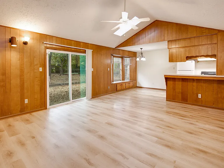 1201 Francis Dr — Photo 10