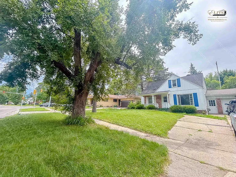 1909 Welch Blvd — Photo 19