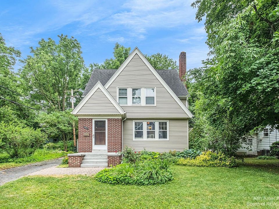 1st image of 905 Woods Dr