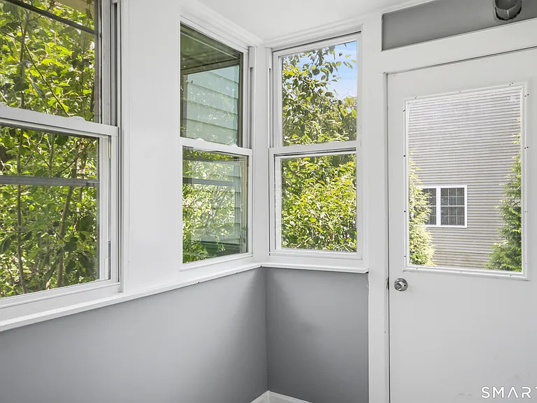 275 Riverview Ave — Photo 18