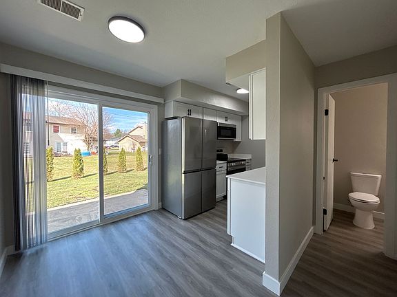 3rd image of 5015 Birchwood Ln
