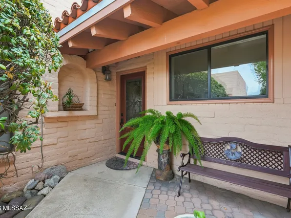 9267 E Desert Sands Ln, Tucson, AZ 85710