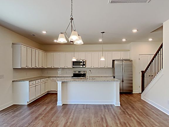 4th image of 2924 Throneberry Ln
