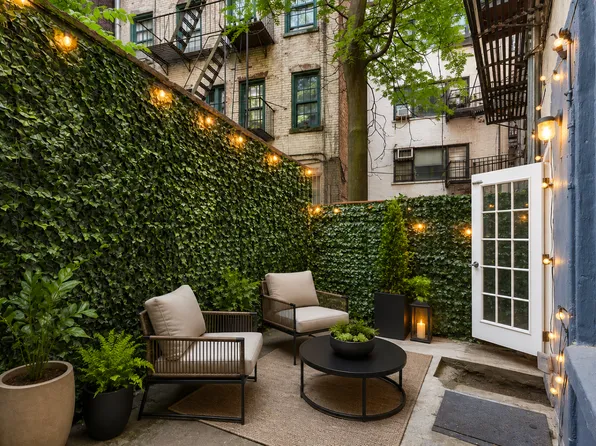 562 Hudson Street image 1 of 2