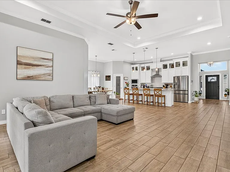 2445 Manuel Ln — Photo 26