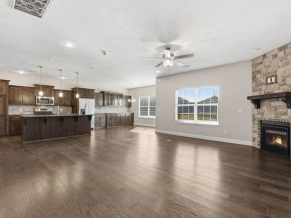 3rd image of 820 E Brewer Avenue