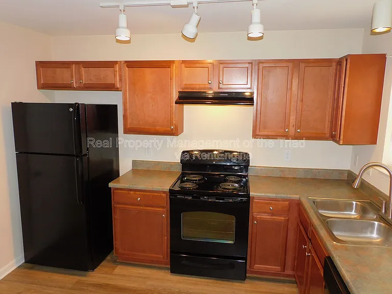 1475 Worchester St — Photo 4