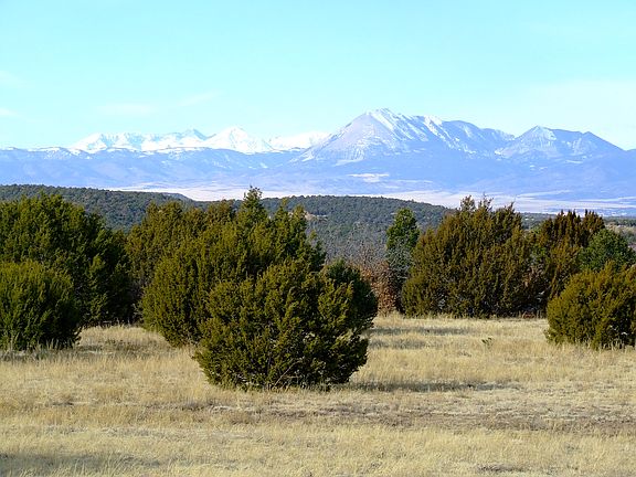3rd image of 37 Silver Spurs Road