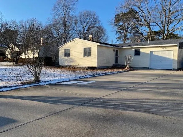 31 Presford Drive, Shirley, NY 11967