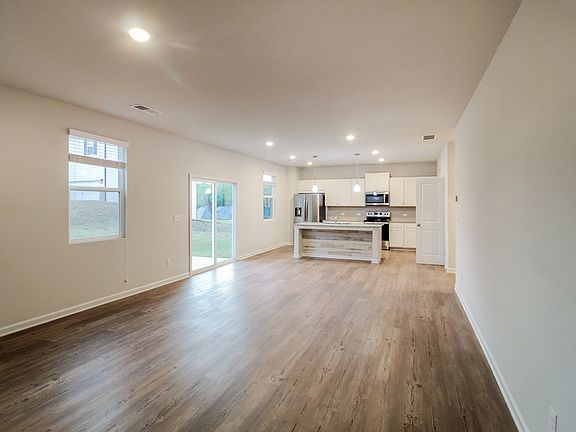 4th image of 177 Summerwood Ln