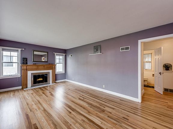 2nd image of 1404 Cambridge Dr