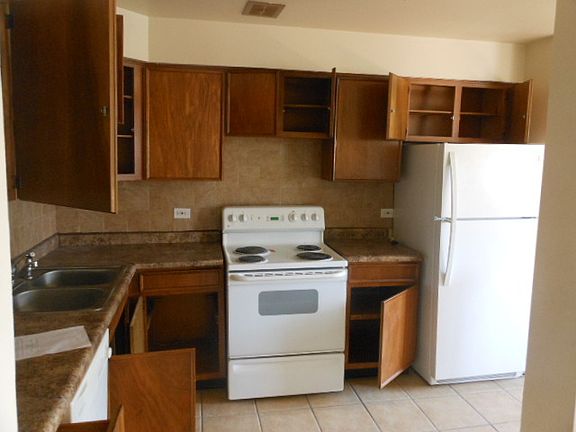 4th image of 2772 E 75th St #S4j