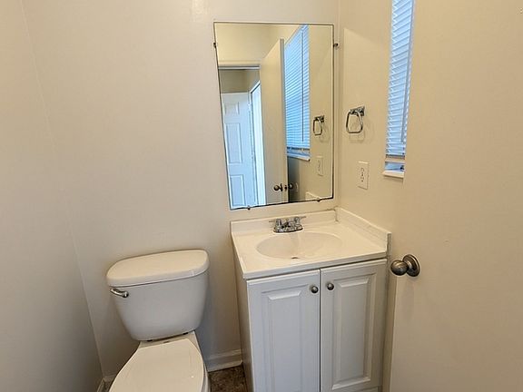 4th image of 2397 Gregory Dr #1