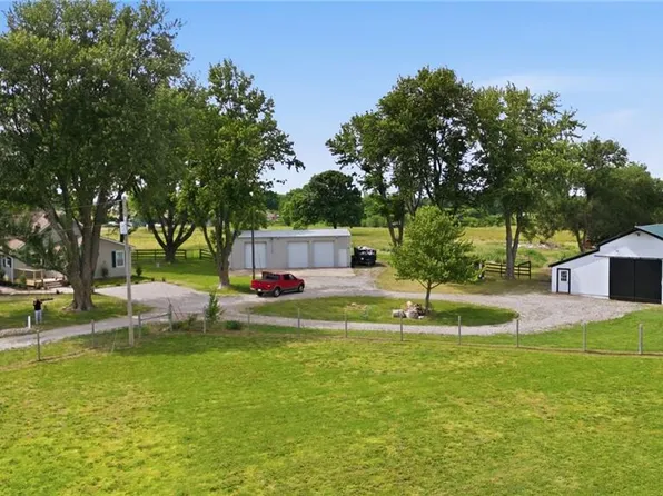 19322 Springdale Rd, Leavenworth, KS 66048
