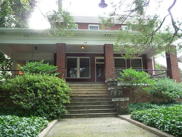 18 Avery Dr NE #4
