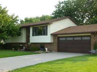 205 Kenneth Dr, Hudson, IL 61748