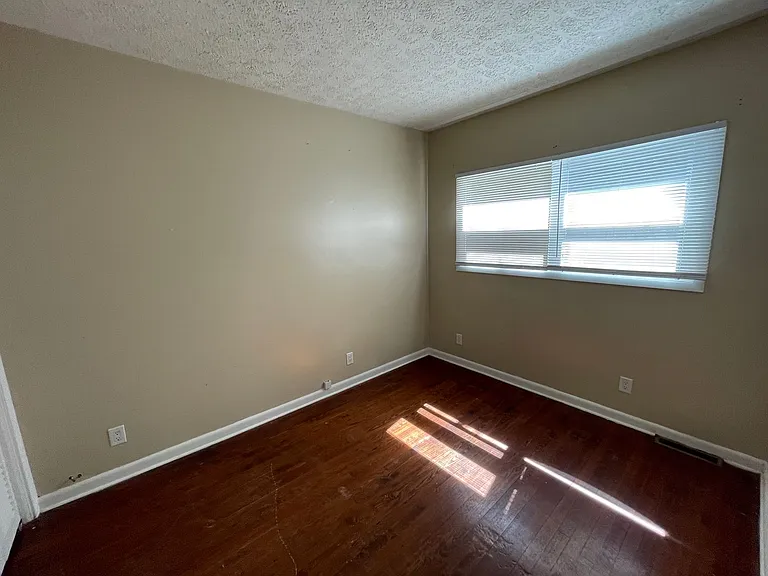 SH074-Lafayette Apartments — Photo 6
