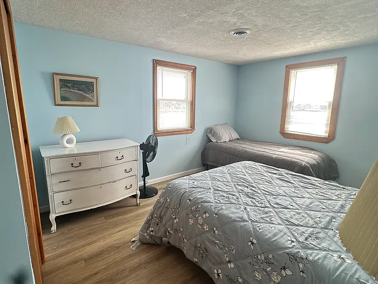 Bedroom 2 with 1 Queen Bed and 1 Twin Bed