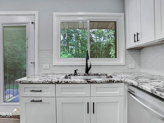 2nd image of 1914 McJenkin Dr