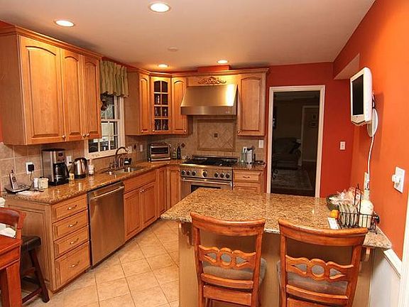Granite/Stainless Kitchen
