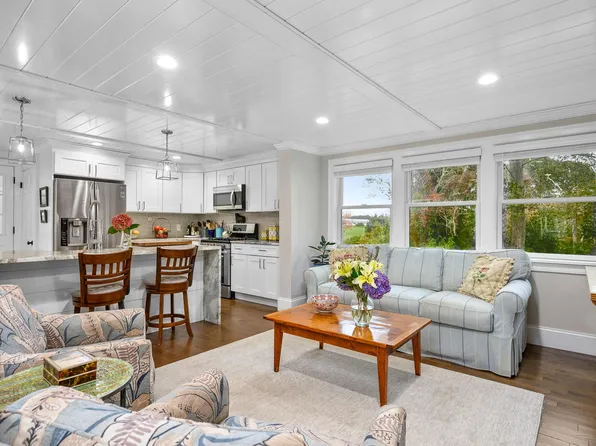 38 Greenwood Avenue, Hyannis, MA 02601