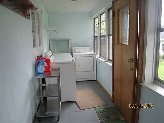 3rd image of 207 S Elm St