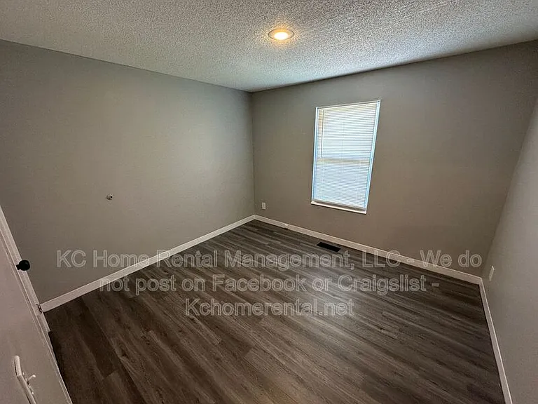 1615 Jackson Ave — Photo 16