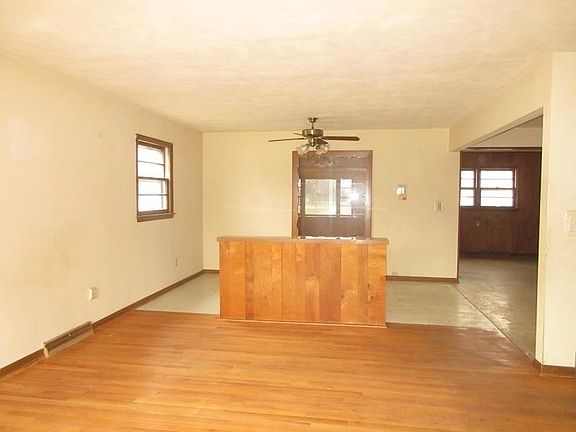 5th image of 3616 N Rockton Ave