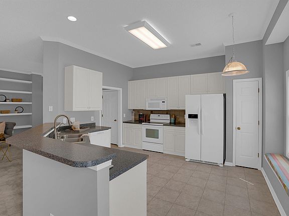 4th image of 214 Parkside Rd