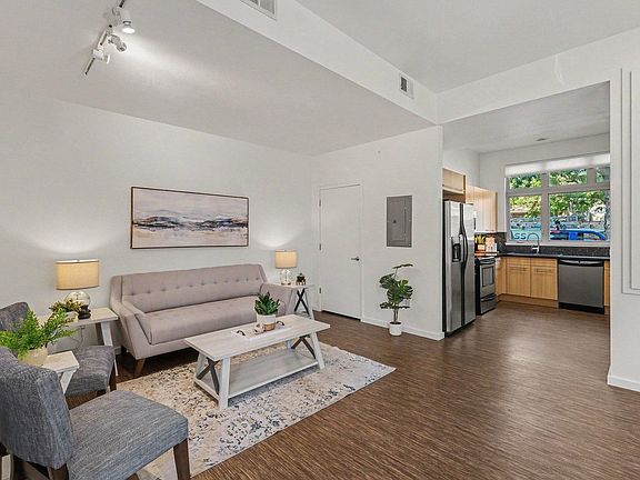 4th image of 802 Blondel St #103