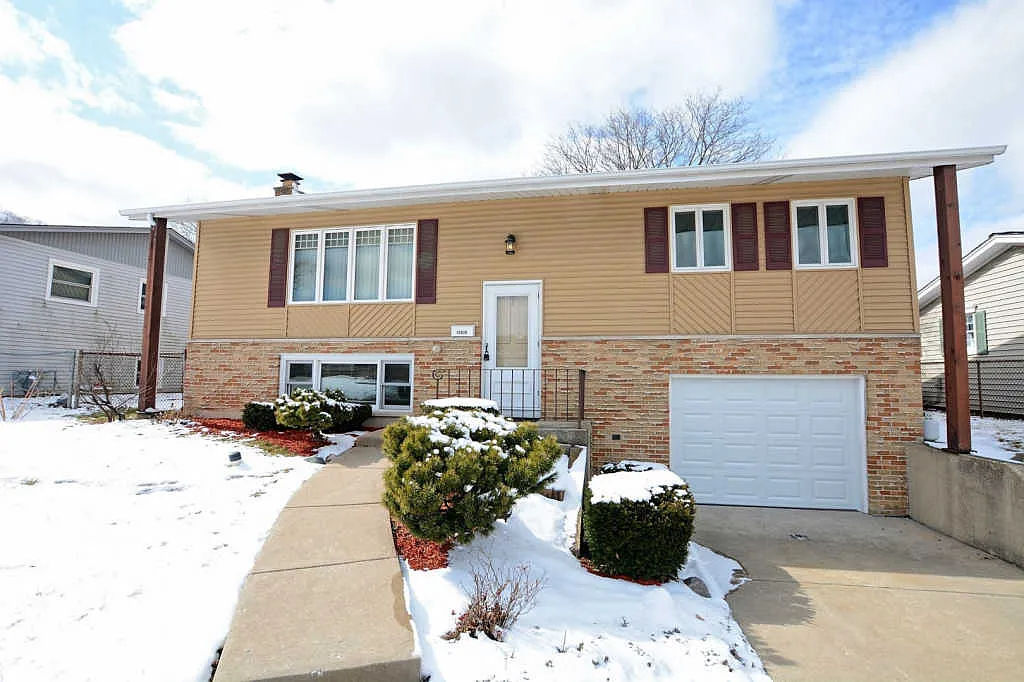 15420 David Ln photo 1