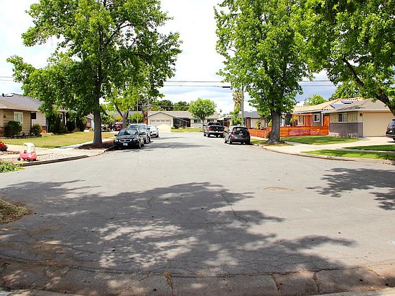 2nd image of 3315 Como Ln