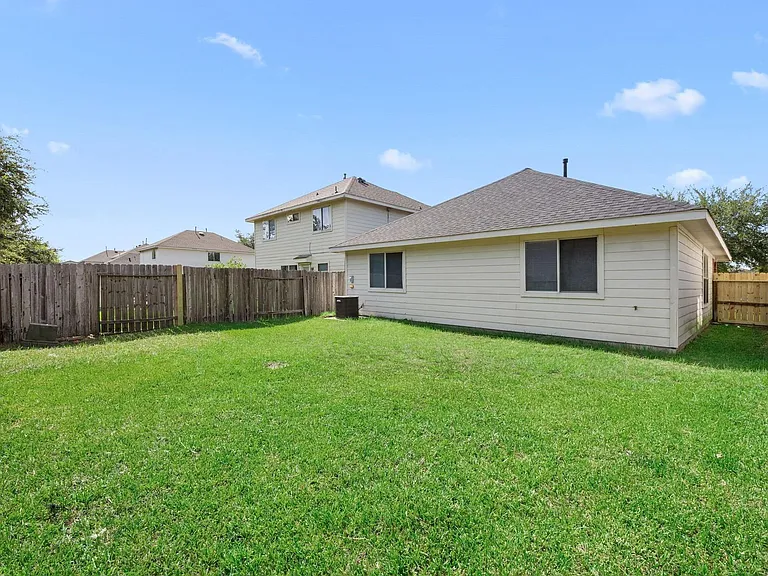 2746 Grahamwood Ln — Photo 19