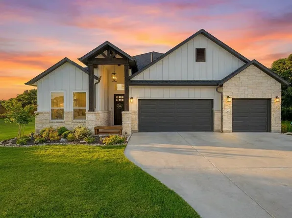 150 McNaughton Dr, Liberty Hill, TX 78642