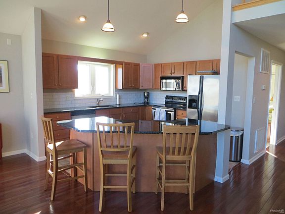 Kitchen with Breakfast Bar