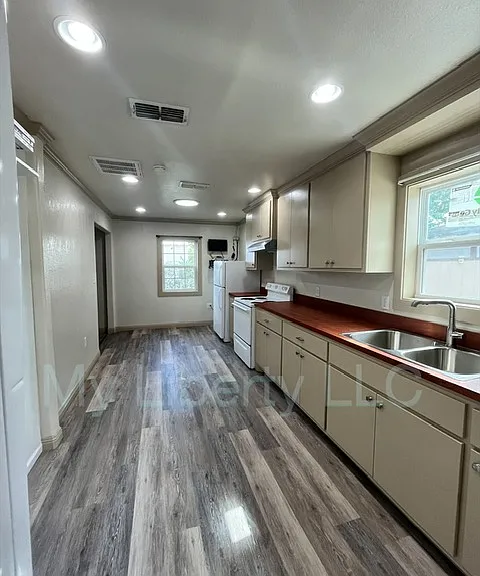 2508 1st Pl — Photo 7