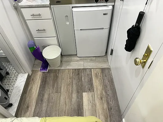 Rented by R & E Real Estate Management Co Inc | media 6