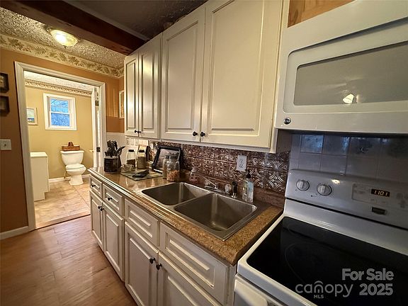 5th image of 201 Mountain Vista Rd