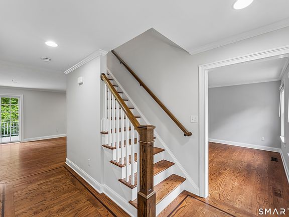 4th image of 27 Nashville Rd Extension