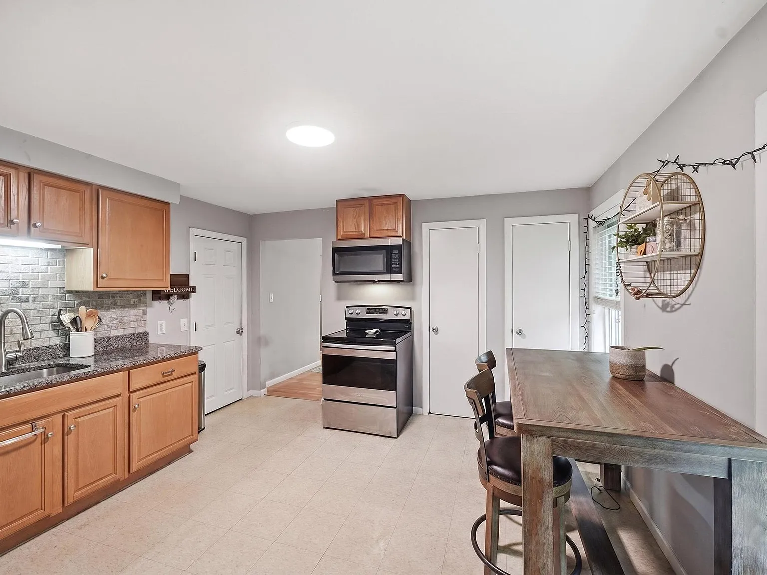 2 bed, 1200 sqft, $2,600 — Photo 2
